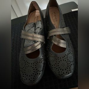 New Aravon by New Balance Leather FlexMoc Mary Jane Comfort Loafer Women's 9B